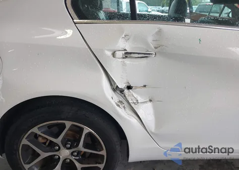 2017 Buick Regal Turbo Sport Touring z USA, uszkodzony, nr VIN 2G4GL5EX6H9105826